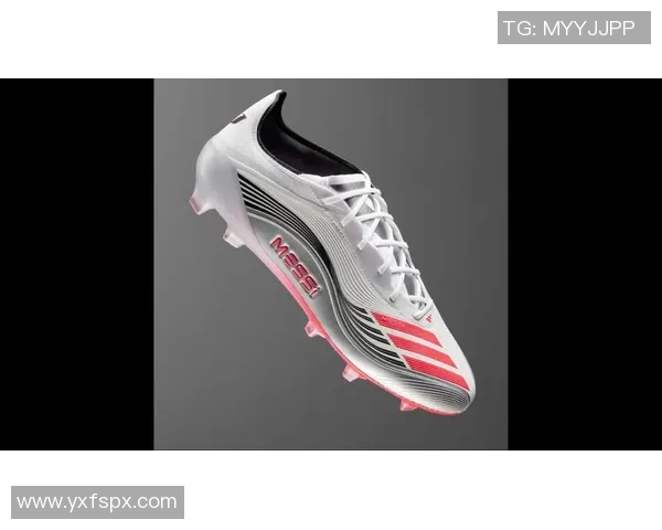 足球明星自掏腰包购置高端足球鞋展现对运动的热爱与执着 足球明星自掏腰包购置高端足球鞋展现对运动的热爱与执着